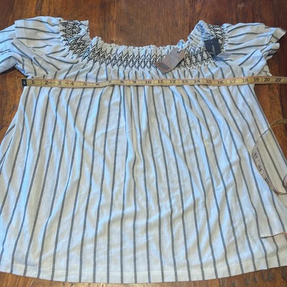 XL - NWT American Eagle Outfitters Top - Picture 3 of 6